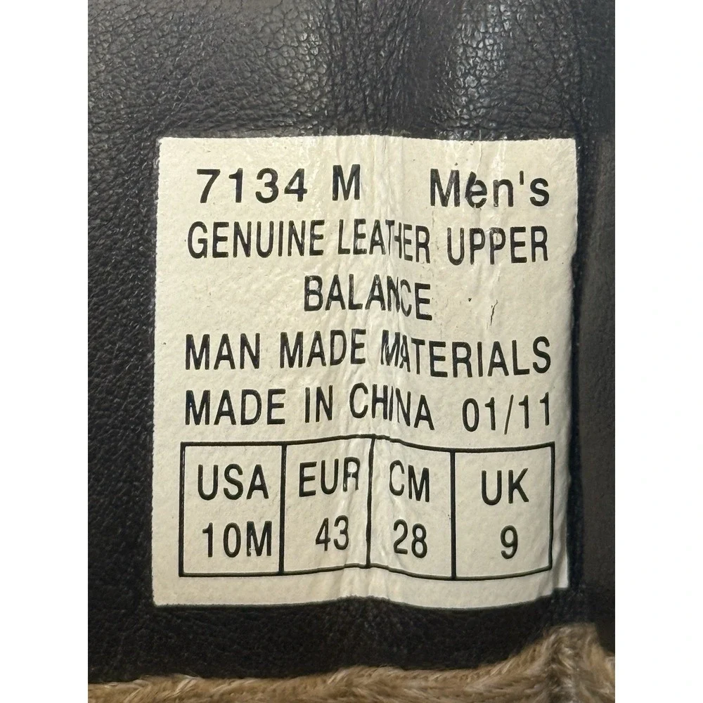 VASQUE 7134 Men's Hiking Boots Brown Leather Vibram Soles Size 10 USA